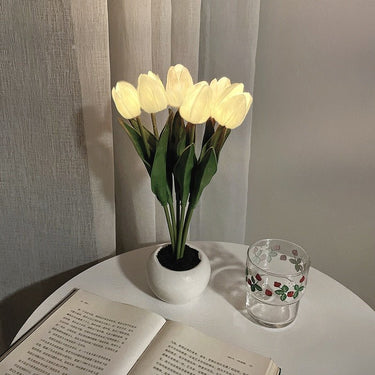 Tulip Shaped Floral Table Lamp - Casatrail.com